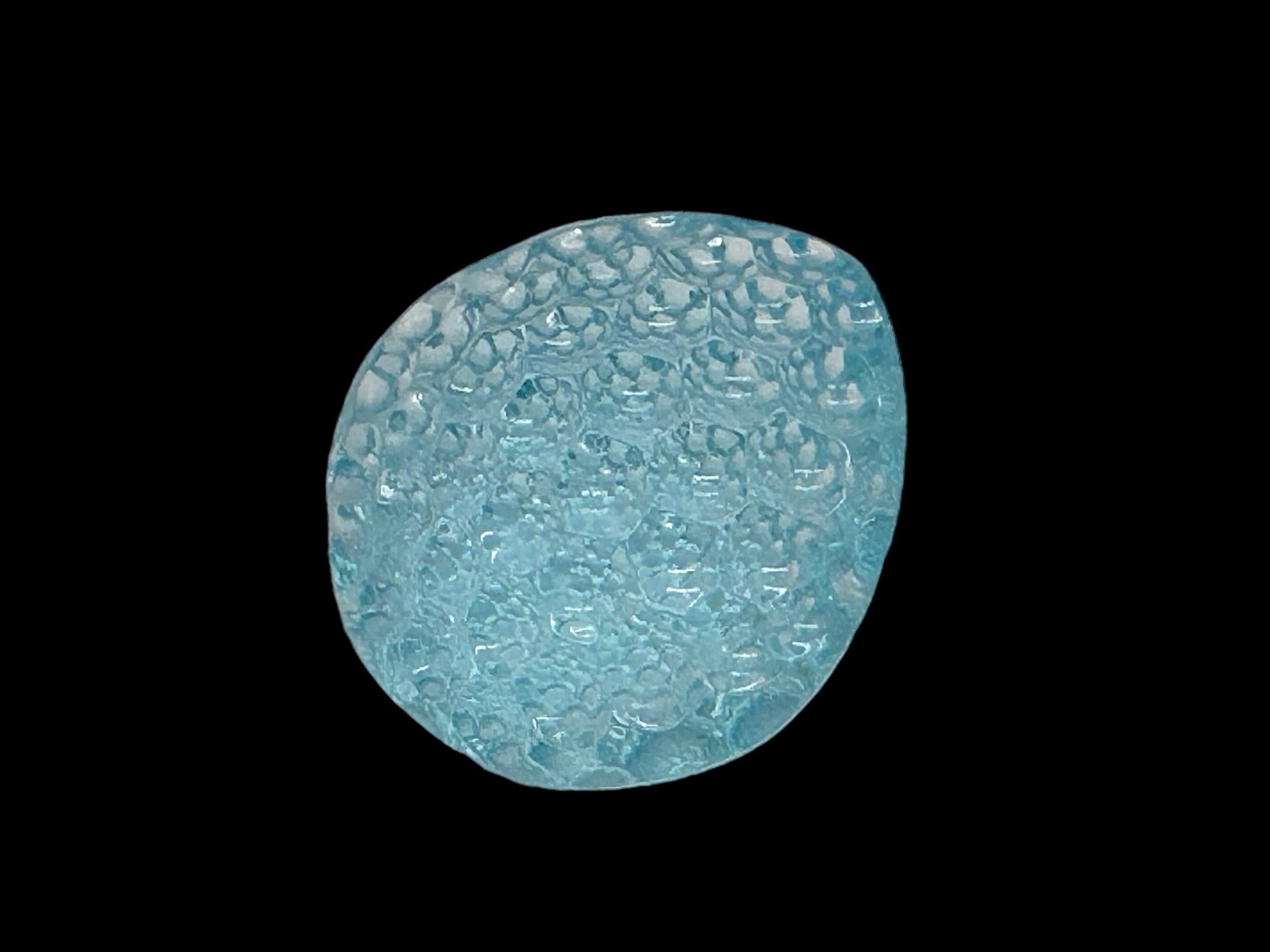Sculpture fantaisie en topaze bleue 21 x 21 x 13 mm