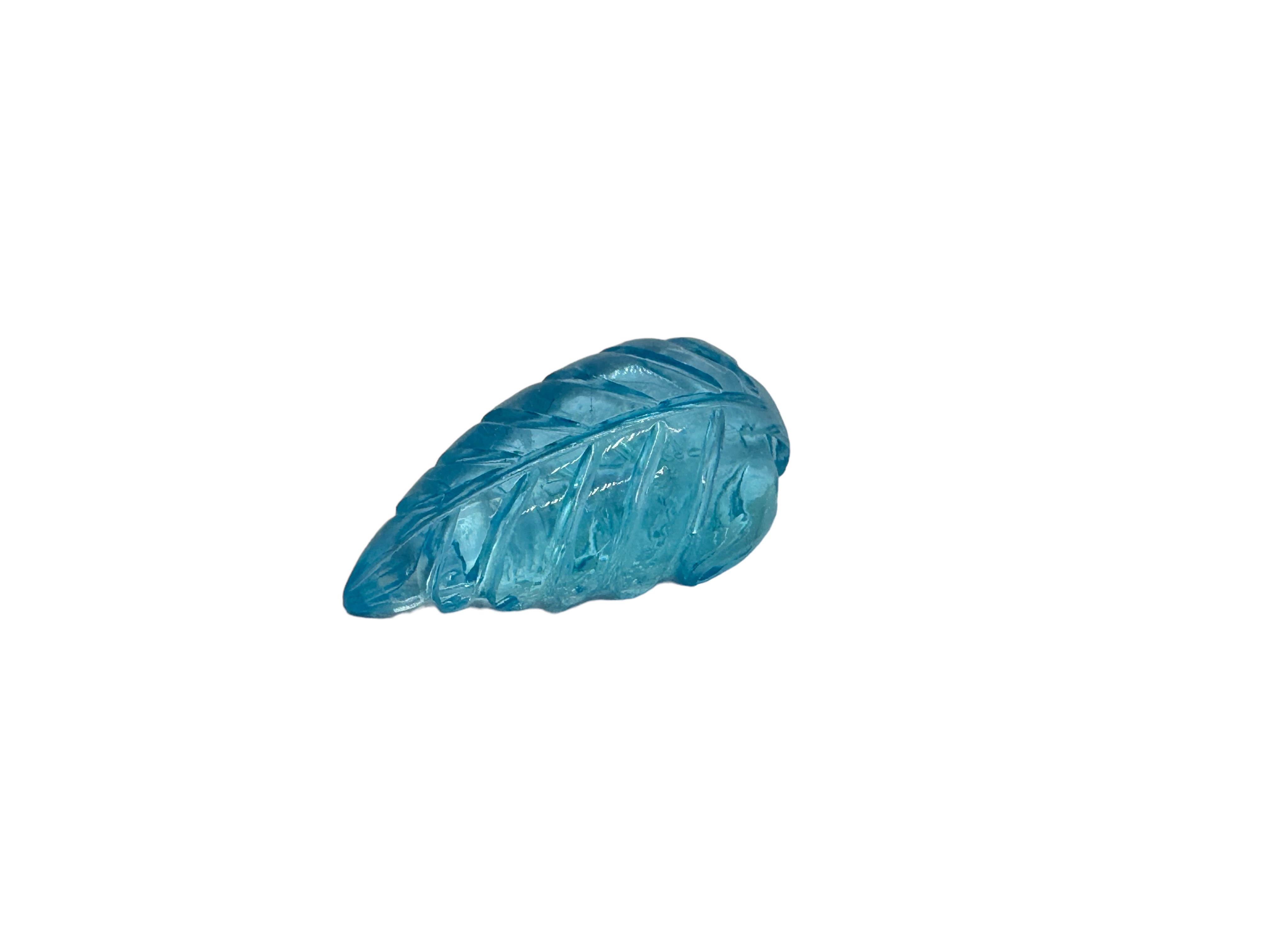 TOPAZE BLEUE Sculpture fantaisie 15X8X4MM