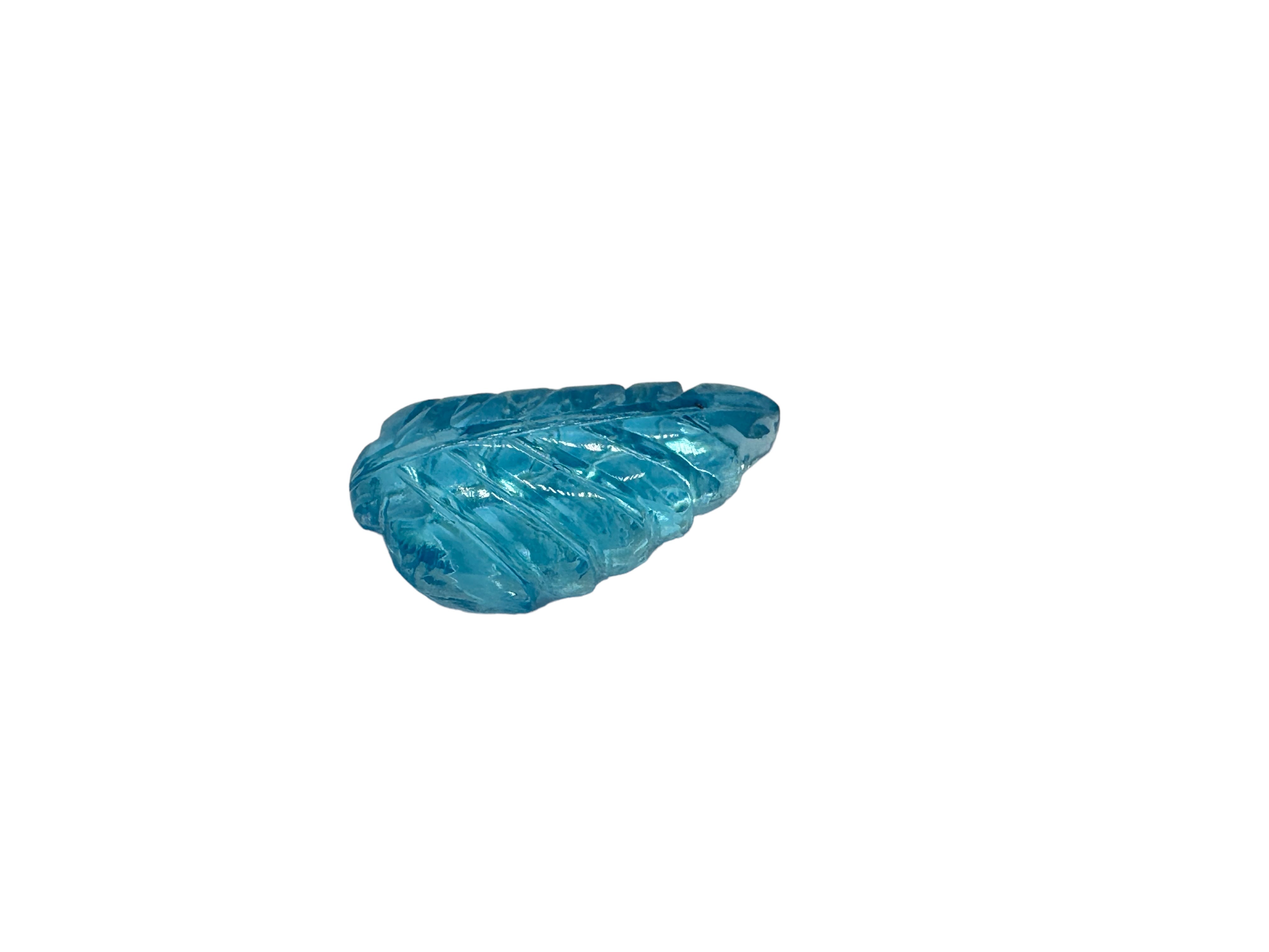 TOPAZE BLEUE Sculpture fantaisie 15X8X4MM